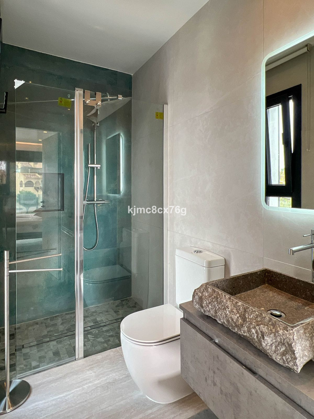 d31c3667a61dd32d4d3bb7002940a8b2 - 51