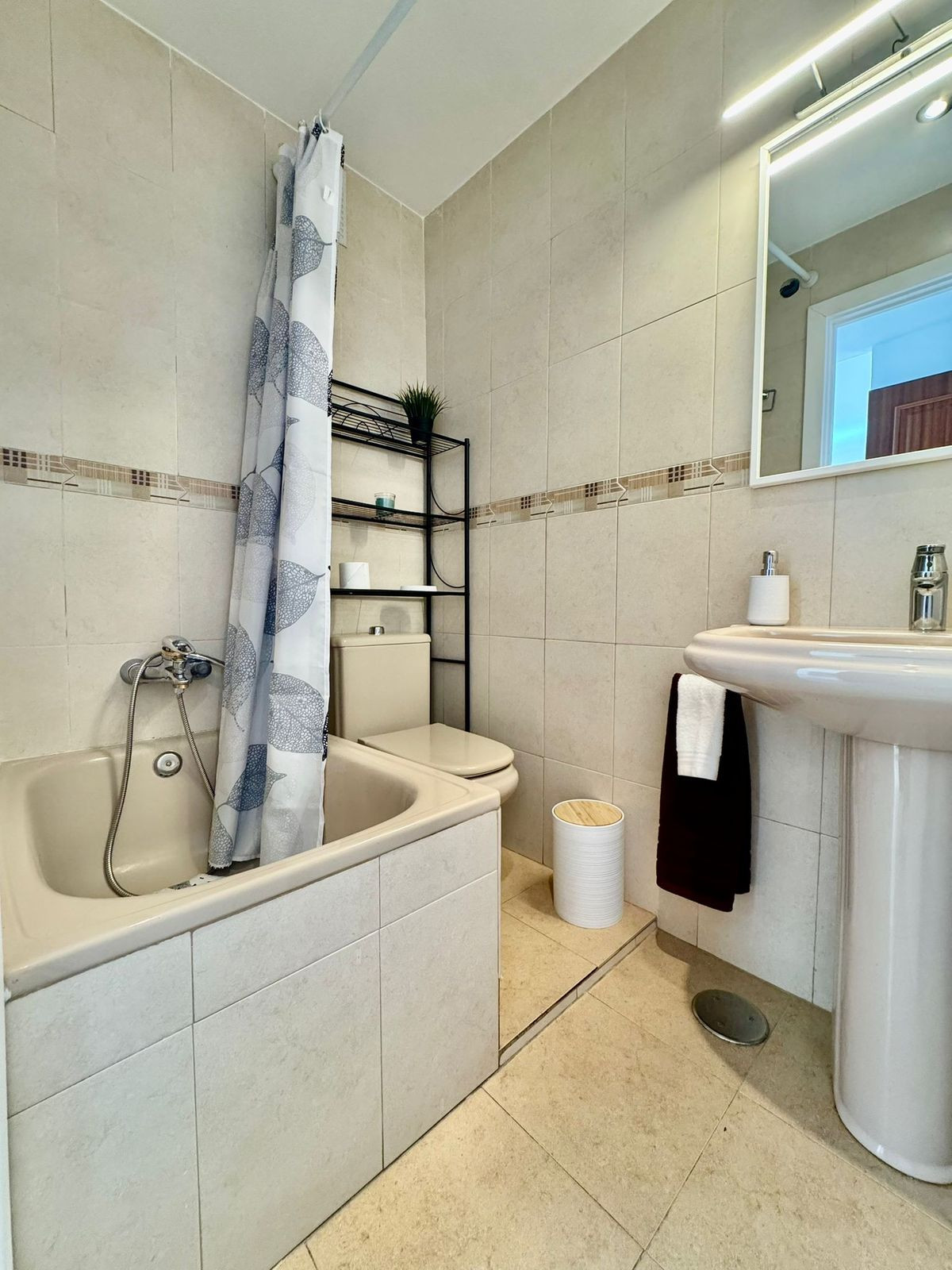 d38e542accd74e9150dbb8a168aed87a - 32