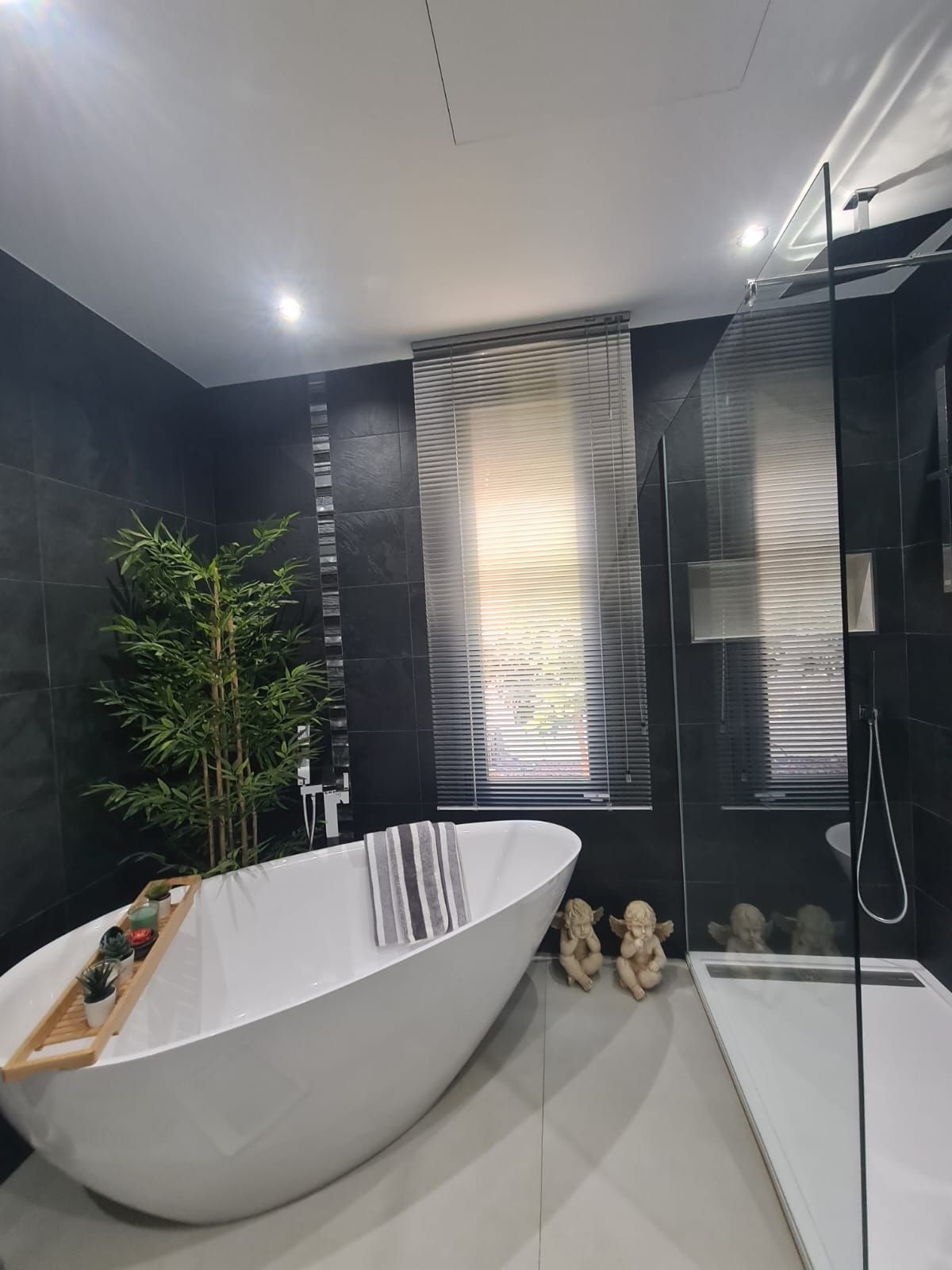 d4096f077df7b401847cc30da14a5e12 - 24