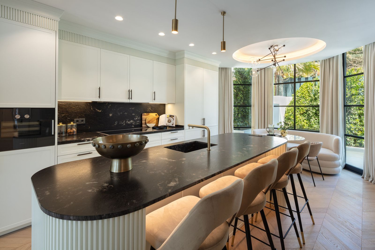 d470ee0b25afeea4d437424a451bde65 - 13