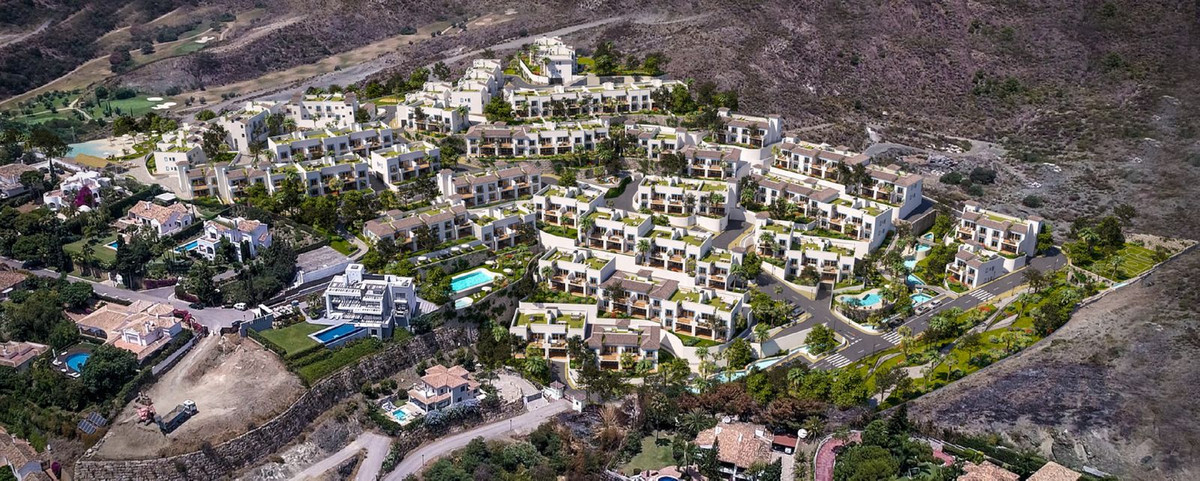 d4caaa33c9b1f0c2a6f5c6d4055b8dbc - 24