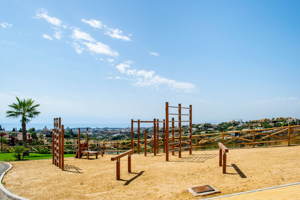 d4caaa33c9b1f0c2a6f5c6d4055b8dbc - 81