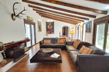 d4d3fd196ea65a92fcd9be1472a67cf8 - 19