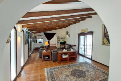 d4d3fd196ea65a92fcd9be1472a67cf8 - 23