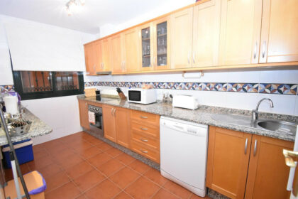 d83c948bfdcfd16bfcb0cd18d8e1e712 - 3