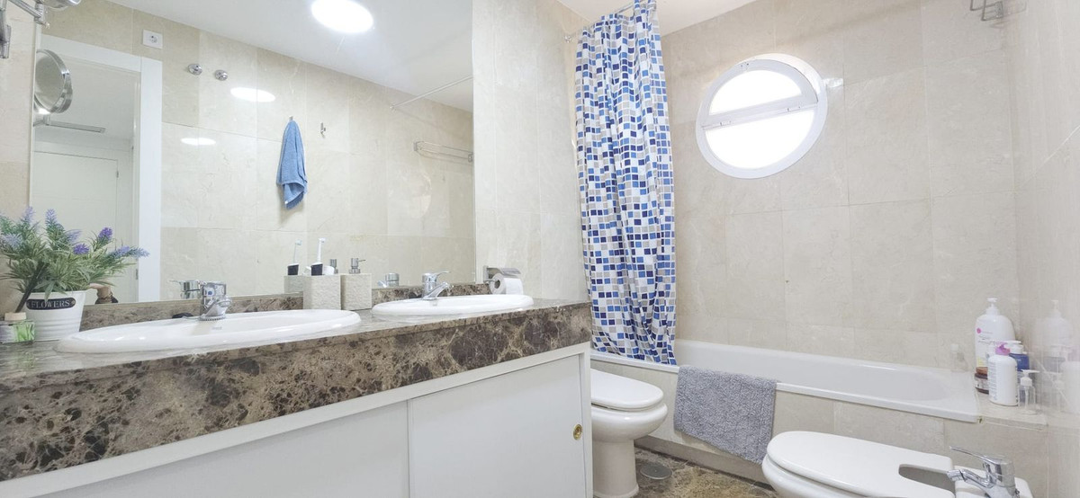 d970d1d1646cd0b85f4f9d86eb973bba - 16