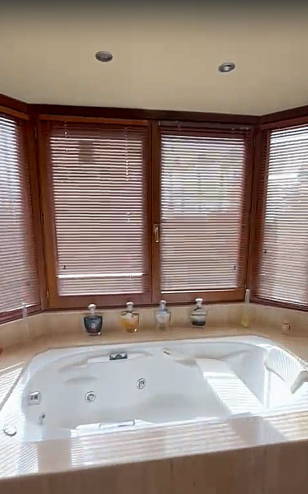 d971c8d52f91364fcb88e7f8aeba4fbb - 15