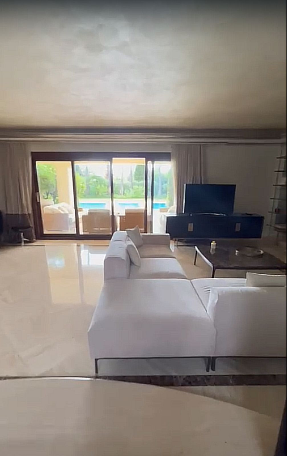 d971c8d52f91364fcb88e7f8aeba4fbb - 16