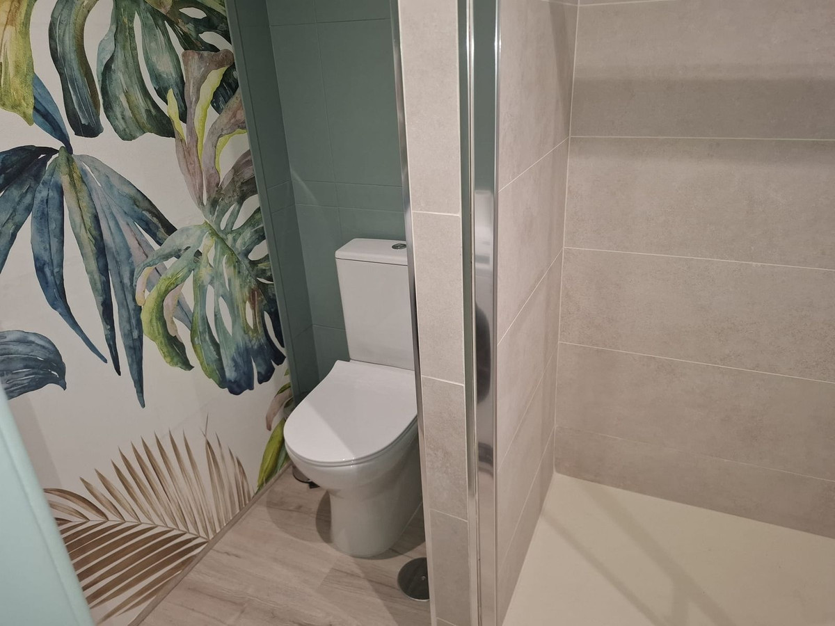 dae5d7c5ba466b6780109805bf2ad028 - 11