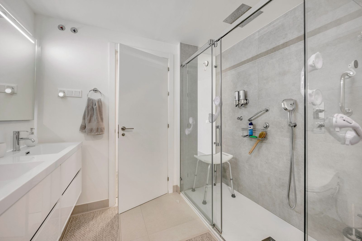 db13319213506671c7d3358b07fadbdb - 33