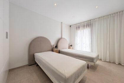 db4ec579611ca3fdbabf01c1bf3c9f94 - 10