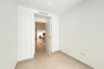 db4ec579611ca3fdbabf01c1bf3c9f94 - 12