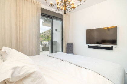 db50a11e955c8279ff8c1147f6651450 - 13