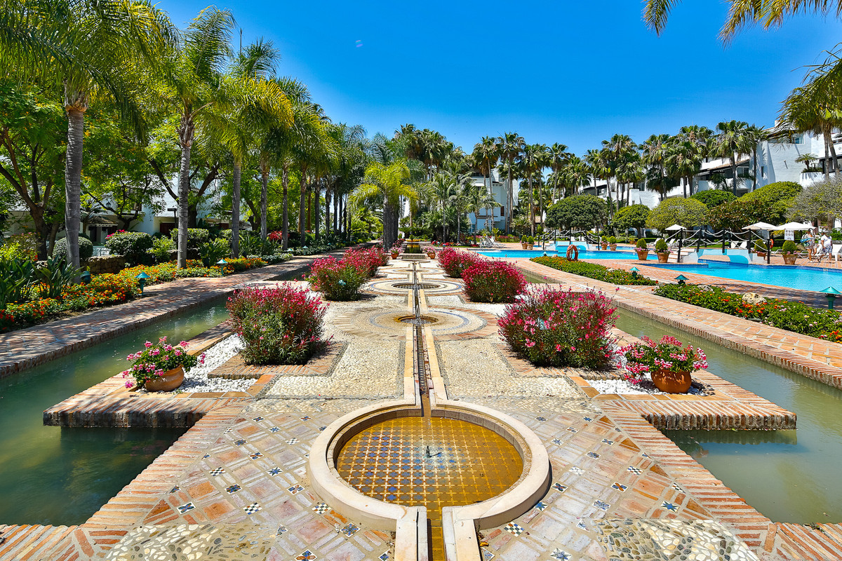 db9677b788bbeacef5423f998f4fd602 - 43