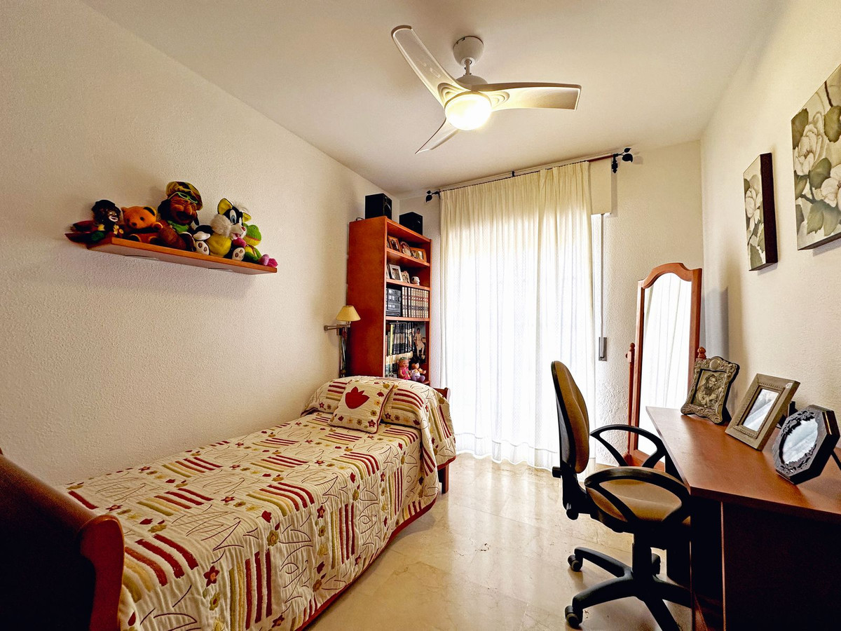 ddc74312444696afb153a747f3bbc9ab - 18