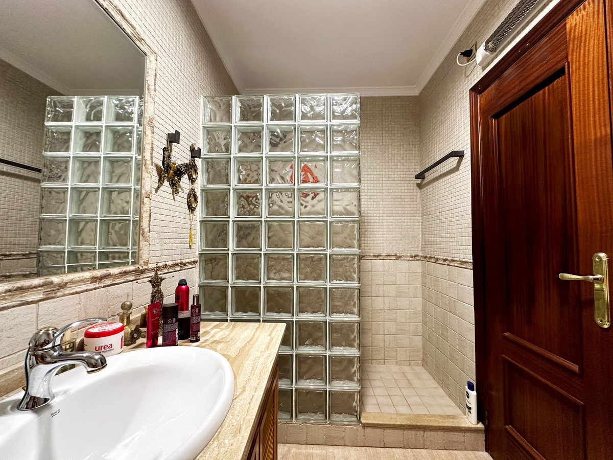 ddc74312444696afb153a747f3bbc9ab - 20