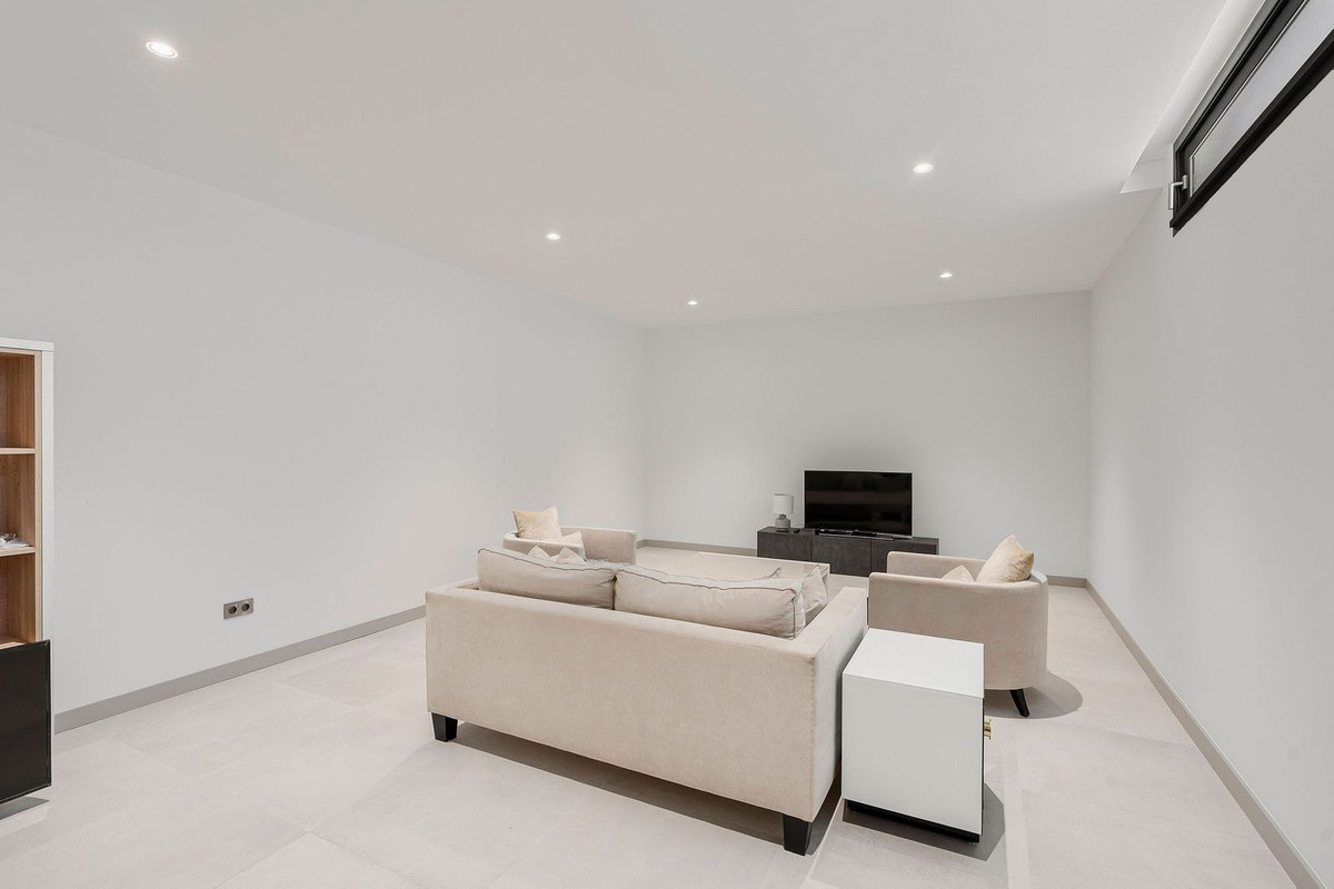 ddf91abc454a5b77038899c504b21776 - 30