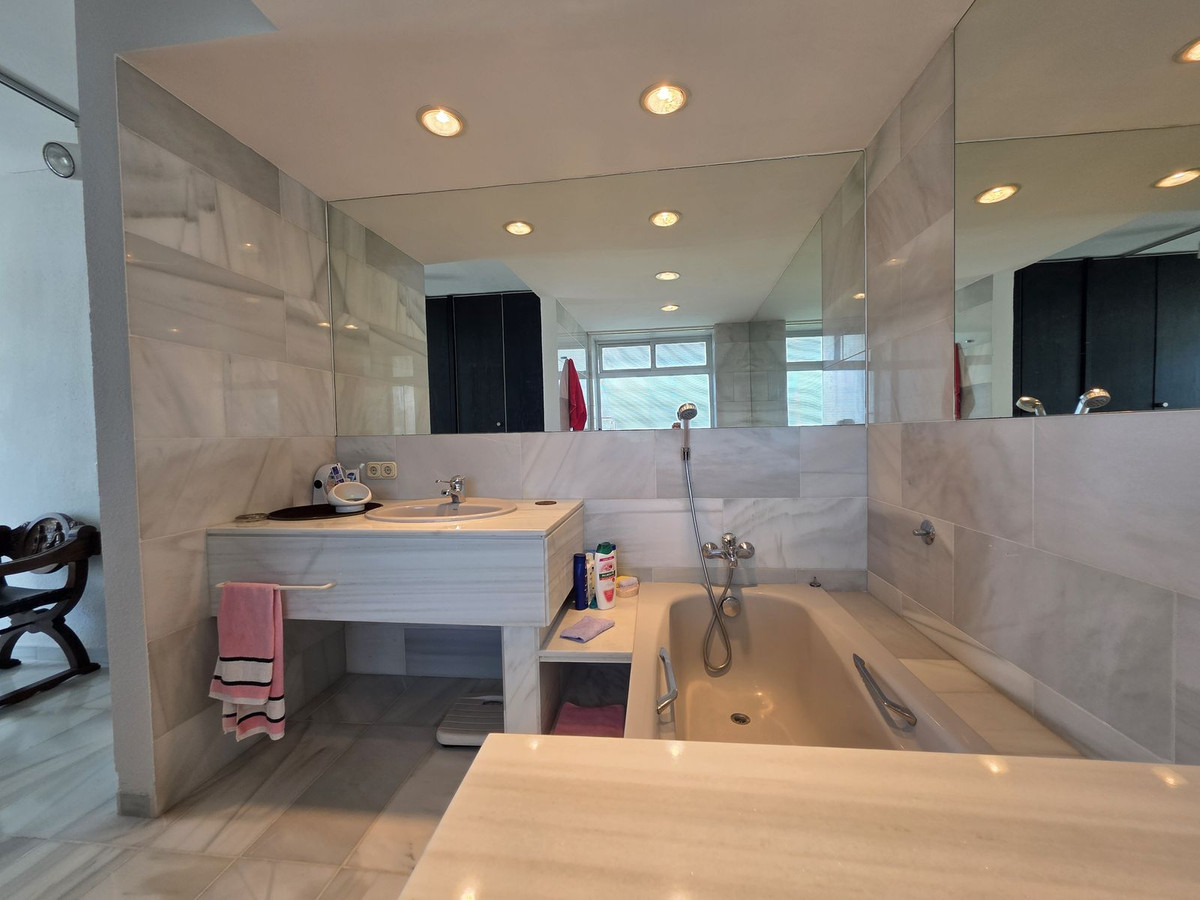 de70afc4b1283cc1509953c8a086a8c8 - 18