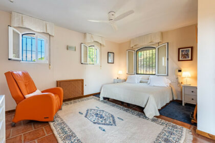 e08308fecc82d3e15683f931d6c84183 - 12