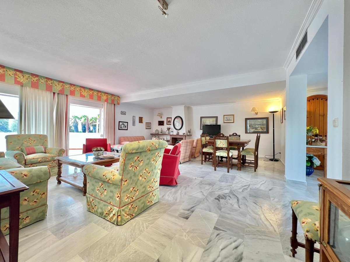 e0de71986fe1c03f45dfb91ad99a7702 - 12