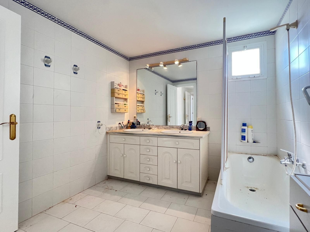 e0de71986fe1c03f45dfb91ad99a7702 - 18