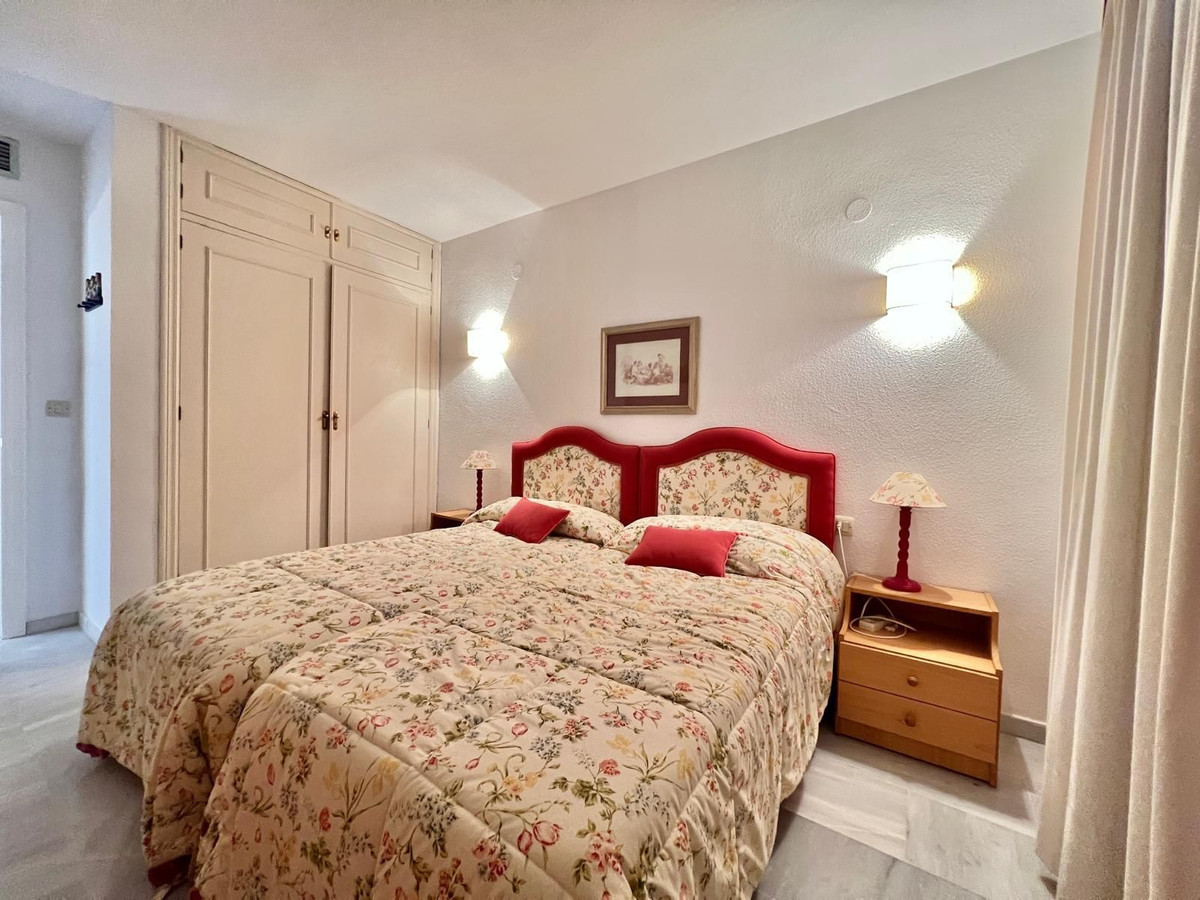 e0de71986fe1c03f45dfb91ad99a7702 - 24