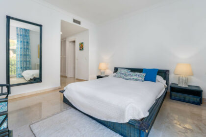 e0e80d9ed9e633295f8af4015e3f5820 - 24