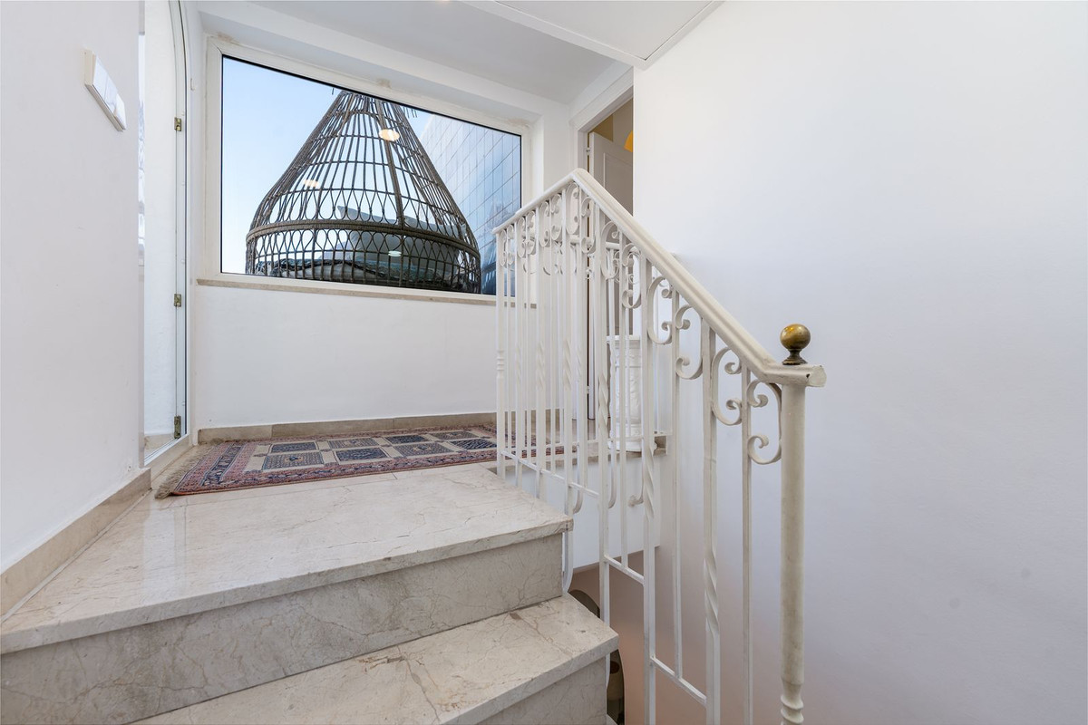 e0e80d9ed9e633295f8af4015e3f5820 - 31