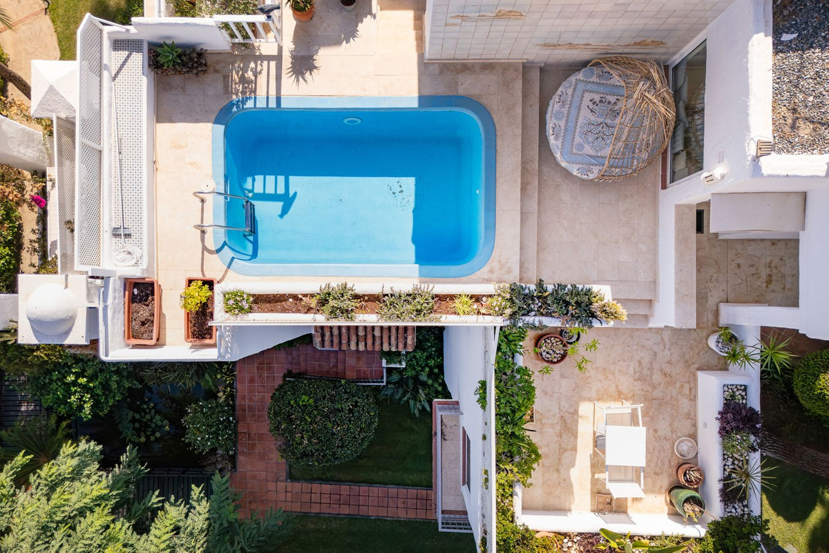 e0e80d9ed9e633295f8af4015e3f5820 - 40