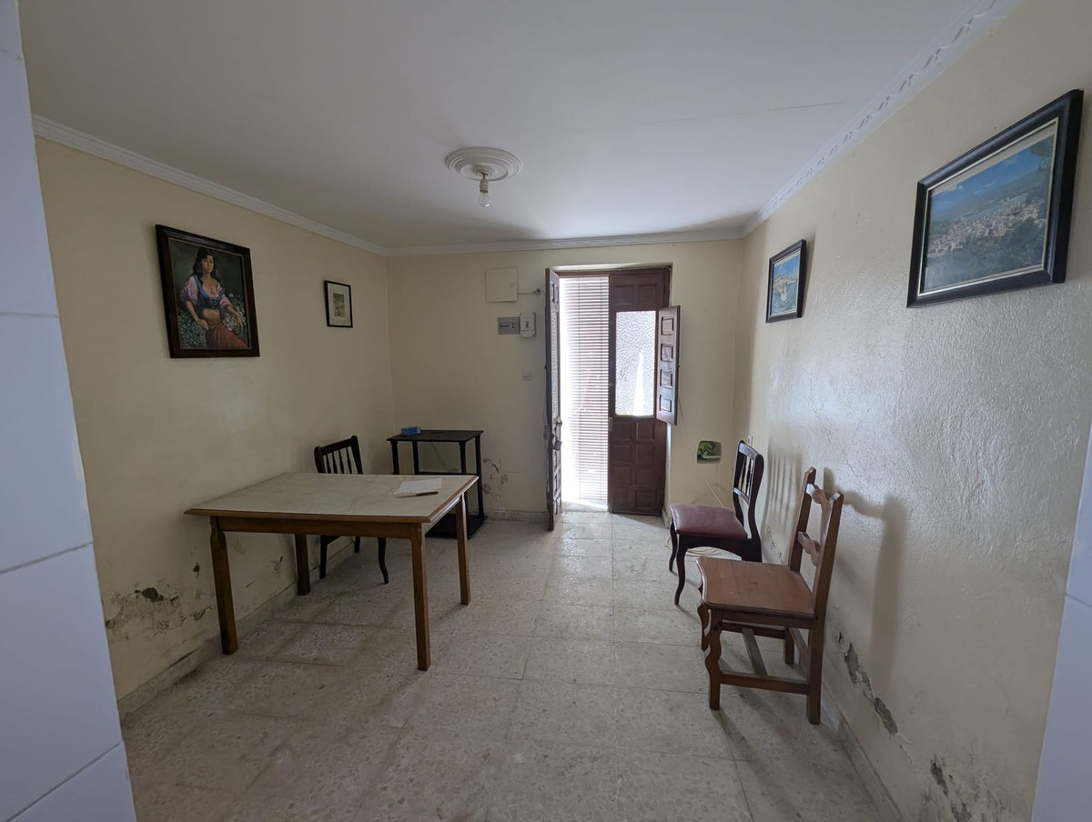 e28ddc6d94c62f56758a1d7721ee93be - 3