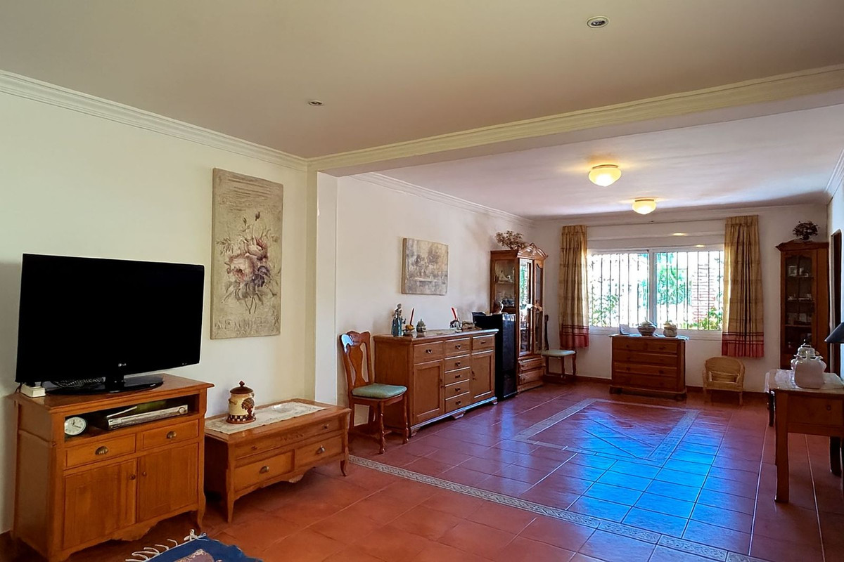 e3885d110561d2cb488375fa3cbc8b3a - 1