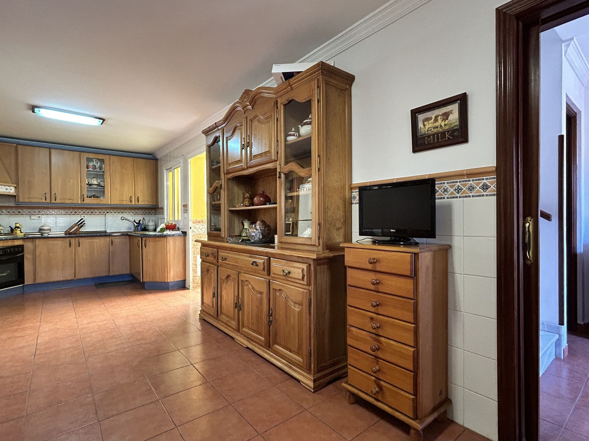 e3885d110561d2cb488375fa3cbc8b3a - 11