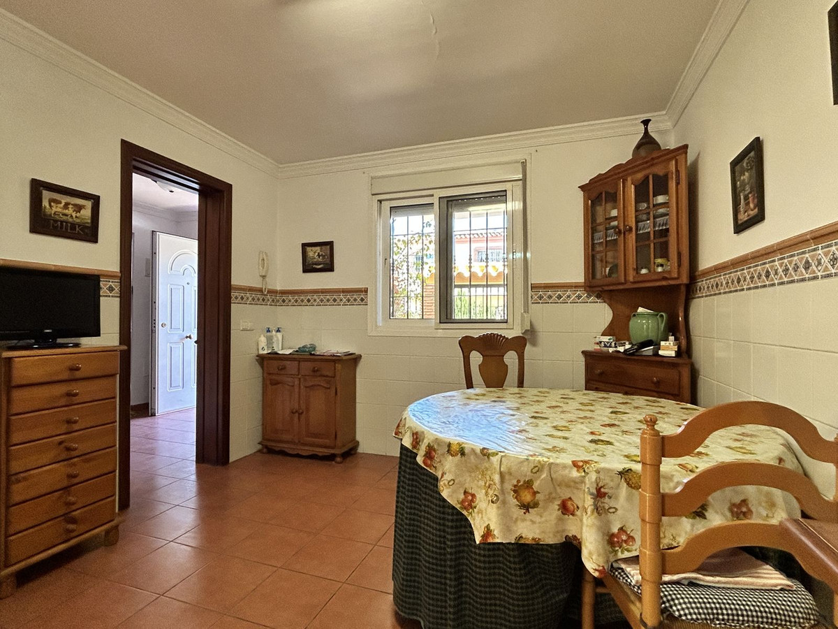 e3885d110561d2cb488375fa3cbc8b3a - 12