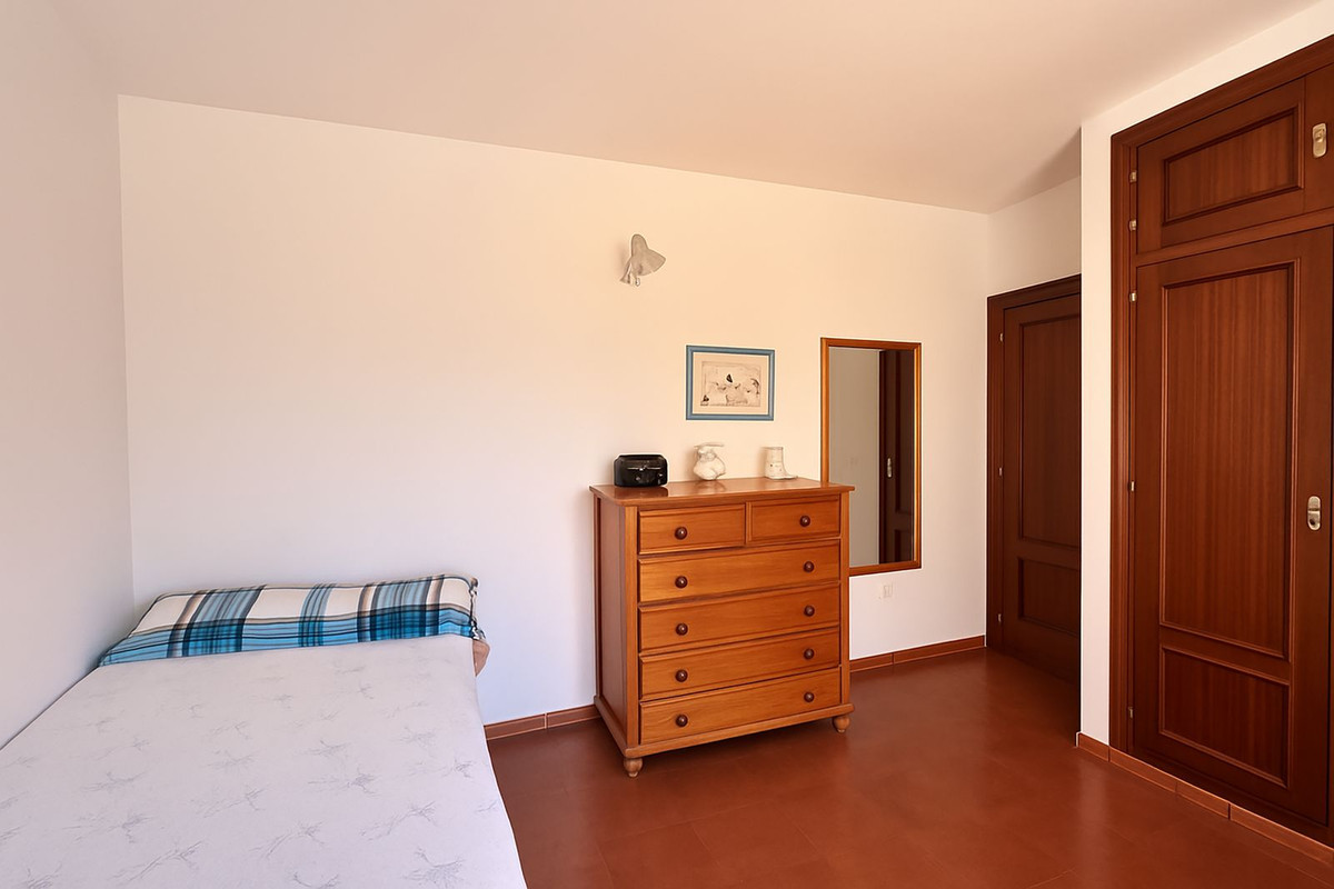 e3885d110561d2cb488375fa3cbc8b3a - 16