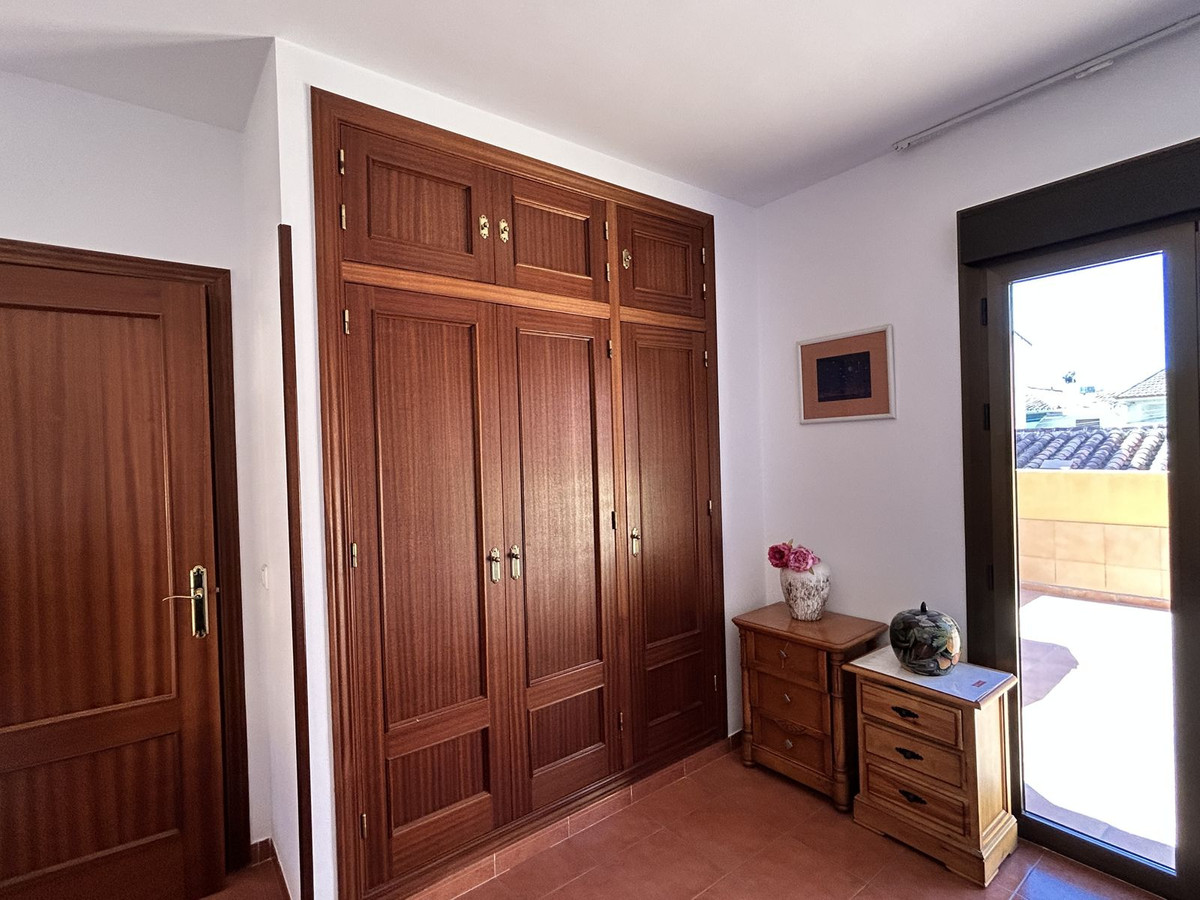 e3885d110561d2cb488375fa3cbc8b3a - 18