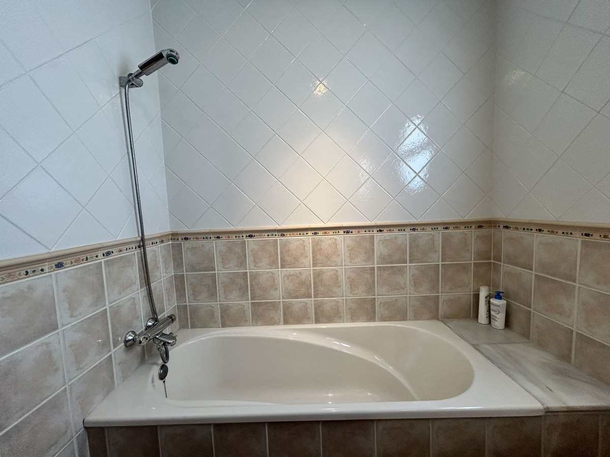 e3885d110561d2cb488375fa3cbc8b3a - 27