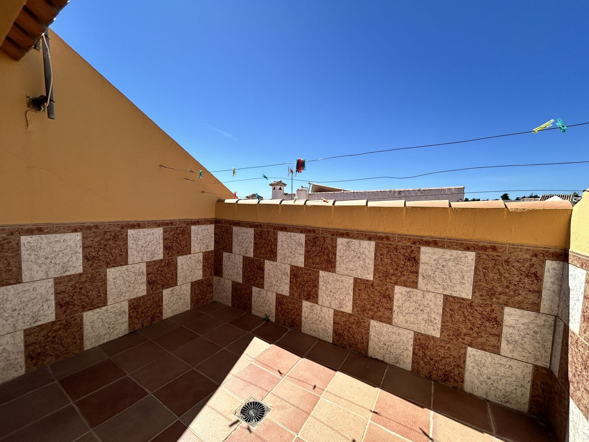 e3885d110561d2cb488375fa3cbc8b3a - 32