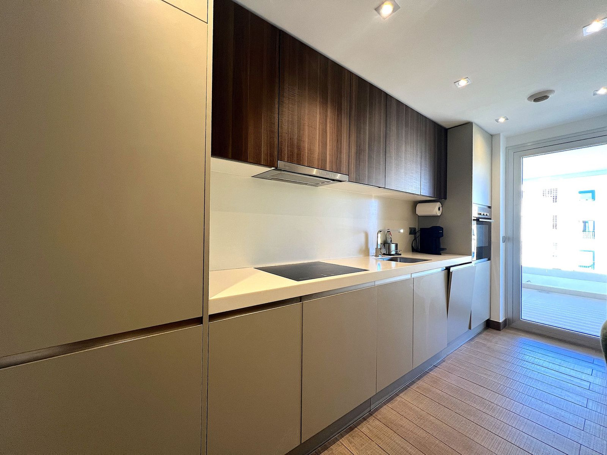 e4ecbf64e1b386066e3704fefaa5f004 - 12