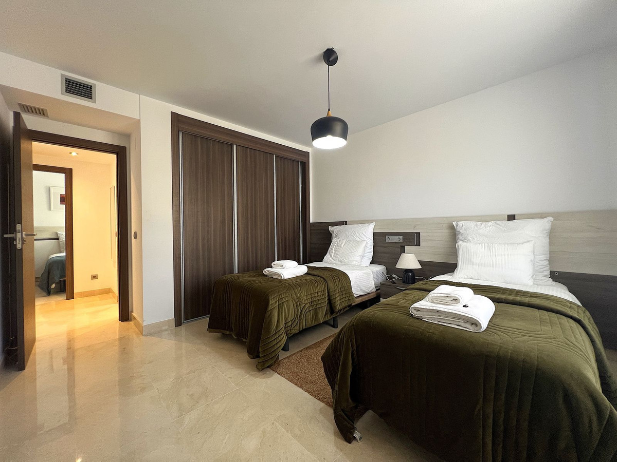 e4ecbf64e1b386066e3704fefaa5f004 - 17