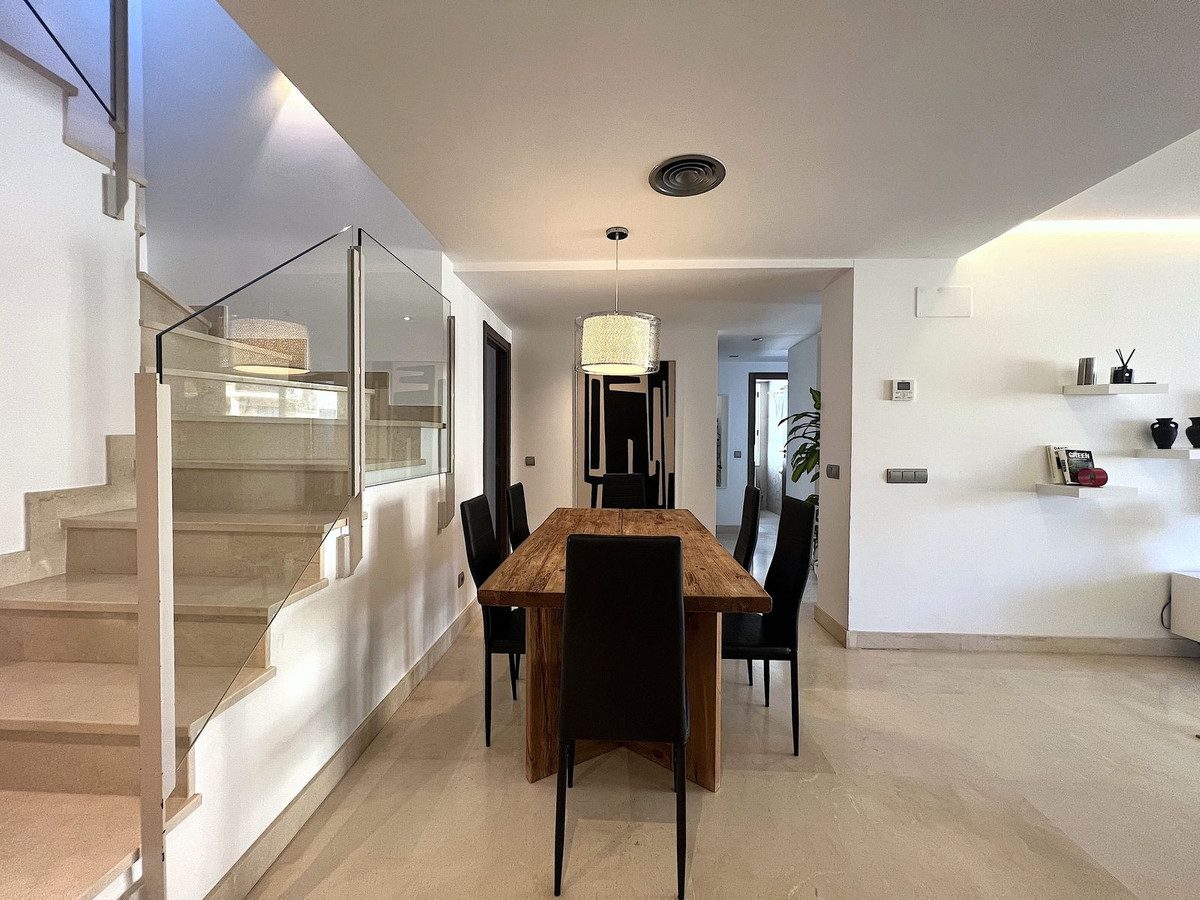 e4ecbf64e1b386066e3704fefaa5f004 - 2