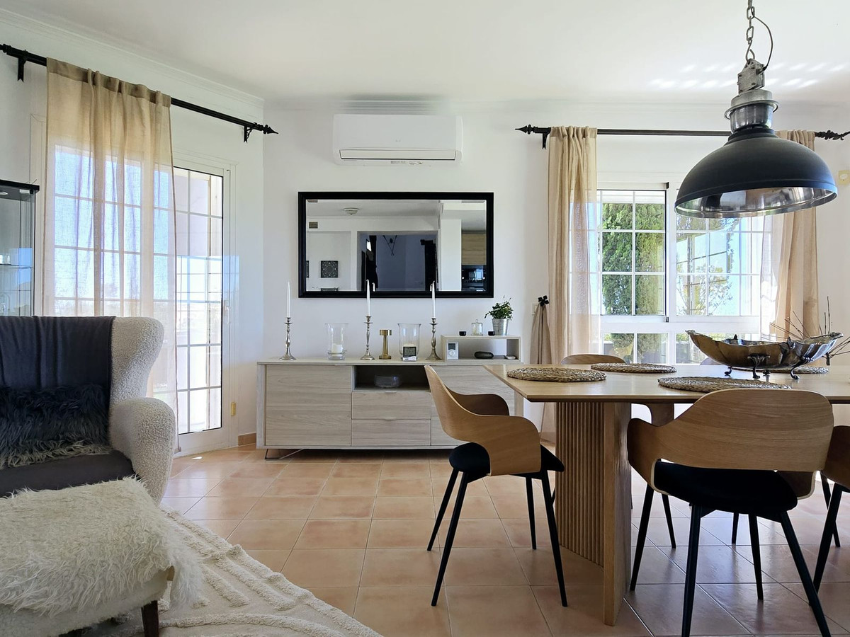 e5c9a569f1eb47ec72a71724c0b52402 - 11