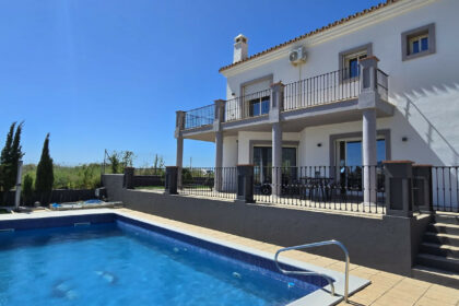 e5c9a569f1eb47ec72a71724c0b52402 - 2