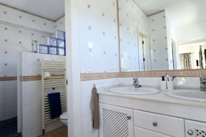 e5c9a569f1eb47ec72a71724c0b52402 - 31