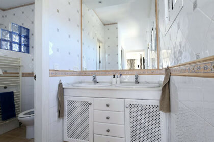 e5c9a569f1eb47ec72a71724c0b52402 - 32