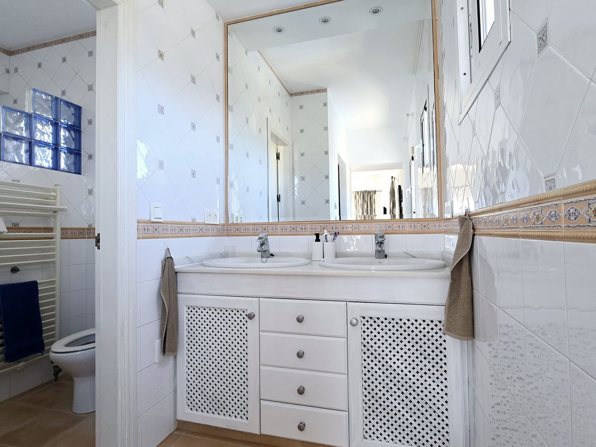 e5c9a569f1eb47ec72a71724c0b52402 - 32