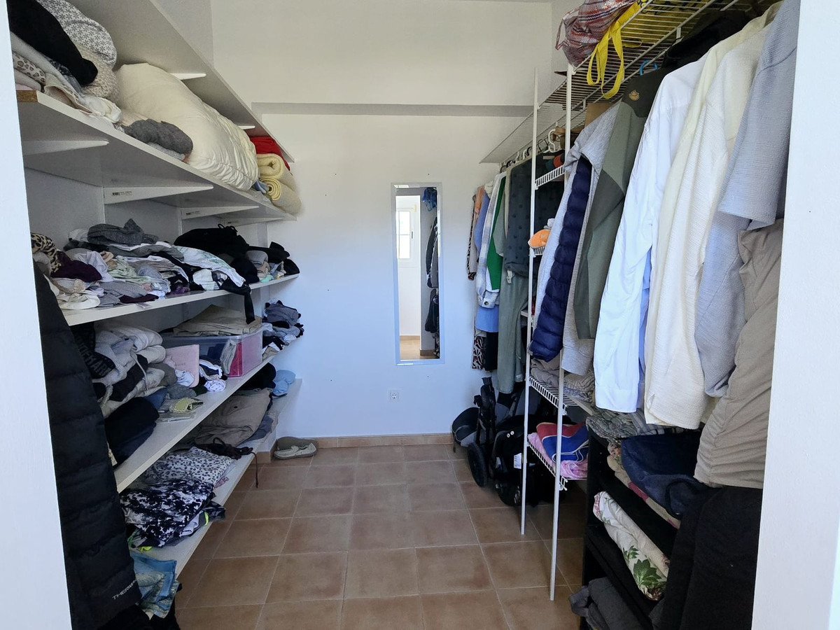 e5c9a569f1eb47ec72a71724c0b52402 - 33