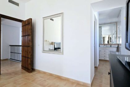 e5c9a569f1eb47ec72a71724c0b52402 - 35