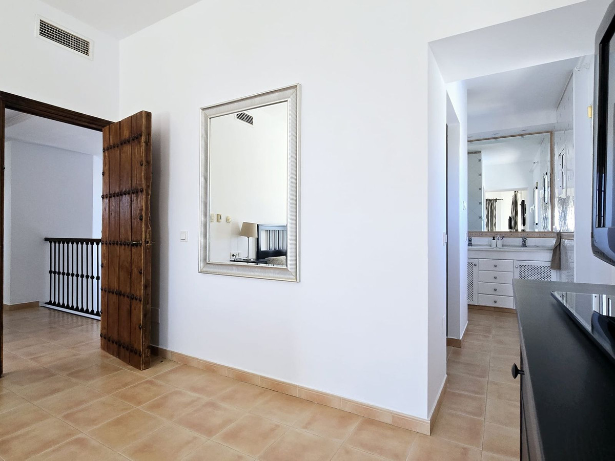 e5c9a569f1eb47ec72a71724c0b52402 - 35