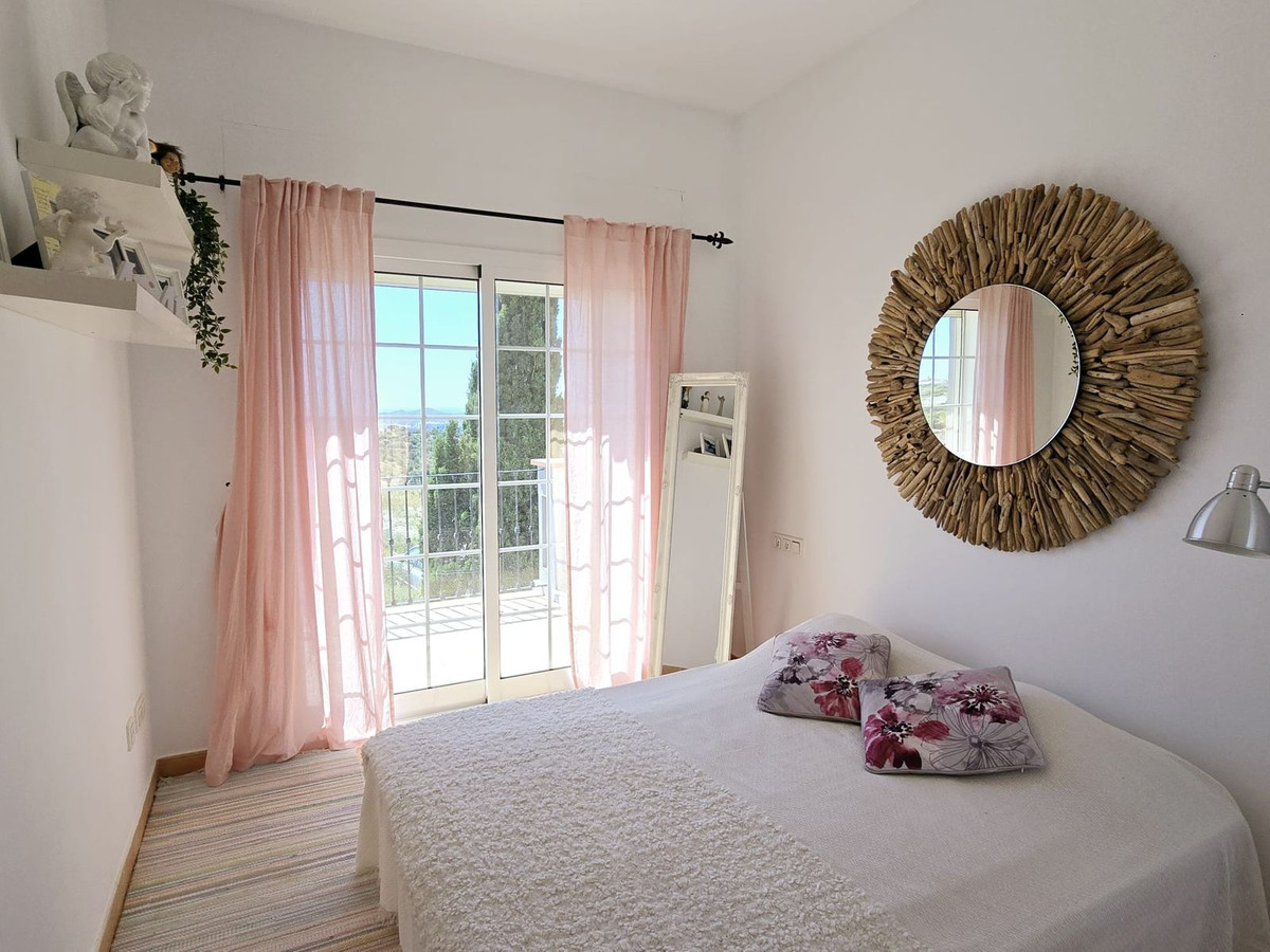 e5c9a569f1eb47ec72a71724c0b52402 - 38