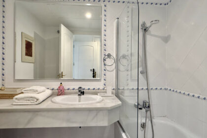 e6ed976541101d0af67ec2c2c940d439 - 18